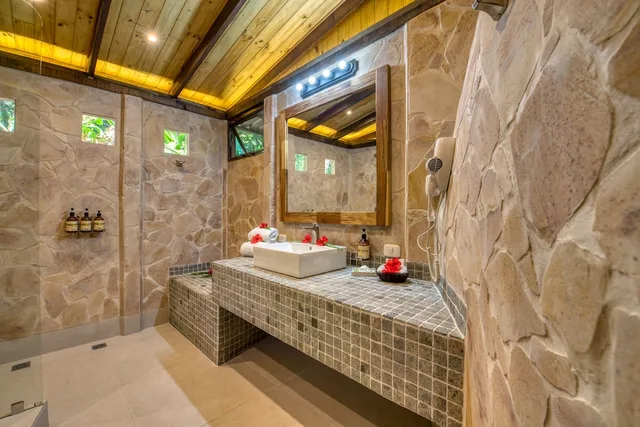 بنغل بسريرين كوين، Ylang Ylang Beach Resort 7/8