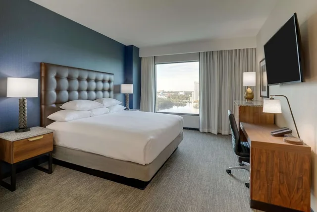 جناح بسرير كينج بغرفتين بإطلالة مع أريكة لذوي الإعاقة، Drury Plaza Hotel Orlando - Disney Springs Area 2/3