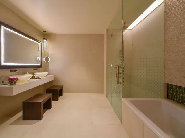 جناح بغرفتي نوم بمطبخ، Alwadi Hotel Doha - MGallery Collection 5/5