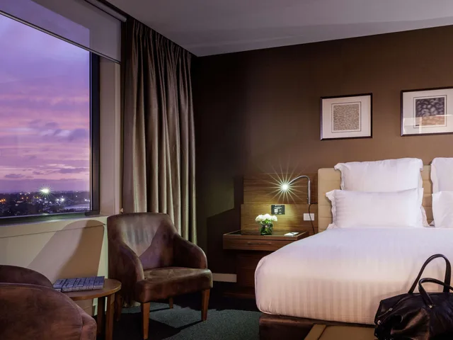 Spa, Executive, Suite, King Bed، Pullman at Sydney Olympic Park 3/10