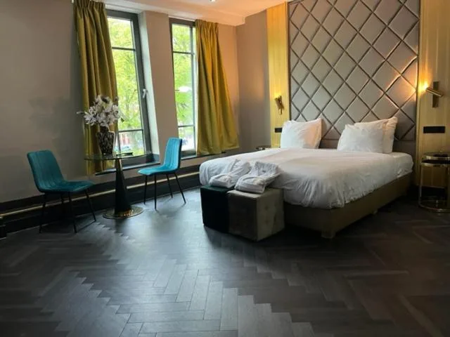 جناح، G Hotel 2/3