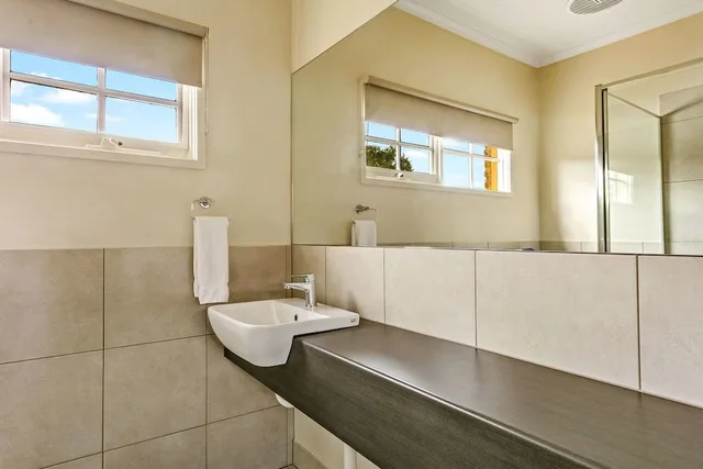 غرفة تنفيذية كبيرة بسرير كوين، Quality Inn Colonial 3/4