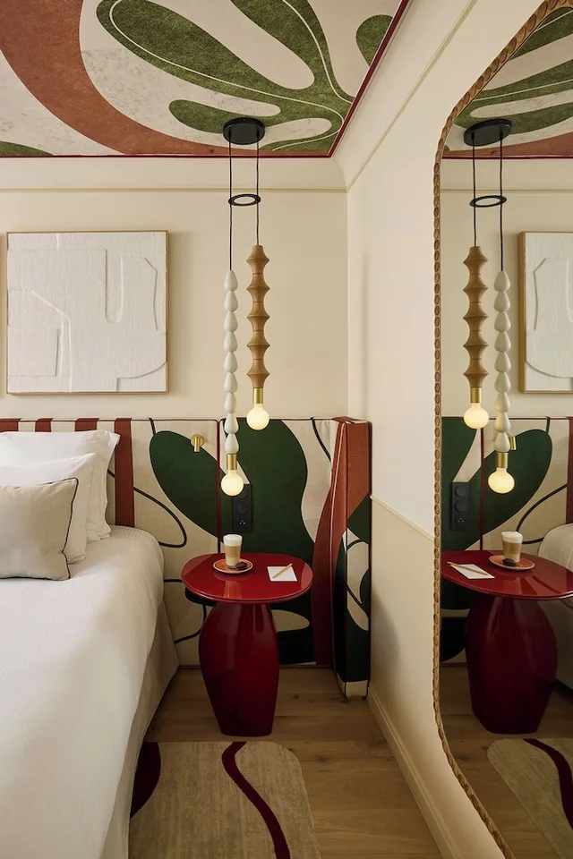 غرفة تنفيذية بسرير كينج بإطلالة على المسبح بشرفة، Grand Hotel Roi Rene Aix - MGallery Collection 5/6