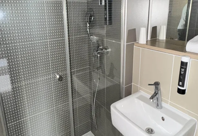 غرفة كومفورت بسرير مزدوج، B&B HOTEL Saint Witz Roissy 3/3