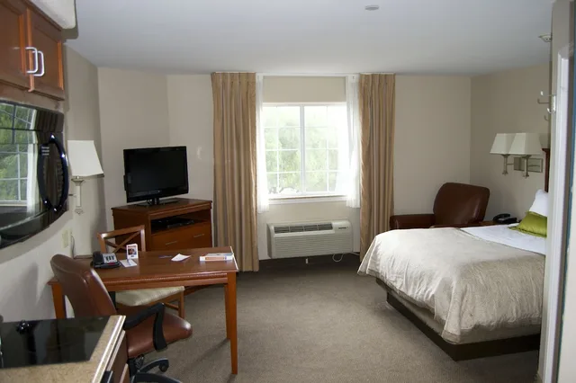 Studio, Suite, King Bed, Accessible, Candlewood Suites Victoria 2/7