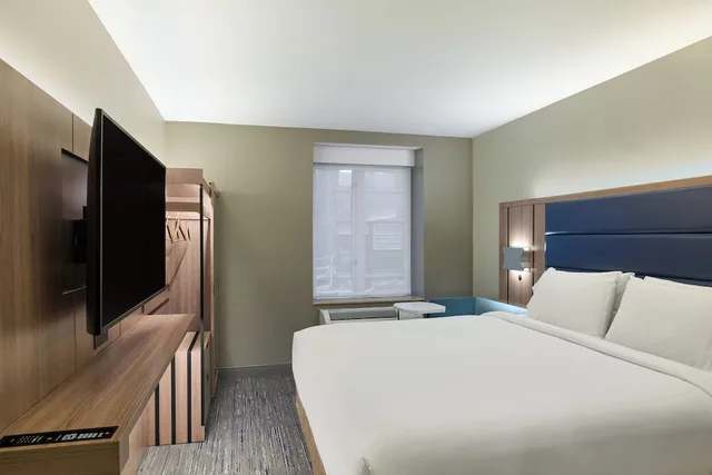 غرفة قياسية بسرير كينج بحوض جاكوزي، Holiday Inn Express - New York City Chelsea 2/9