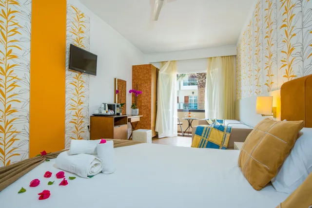 غرفة قياسية بسريرين منفصلين بإطلالة على الجبل، Kalyves Beach Hotel 7/10