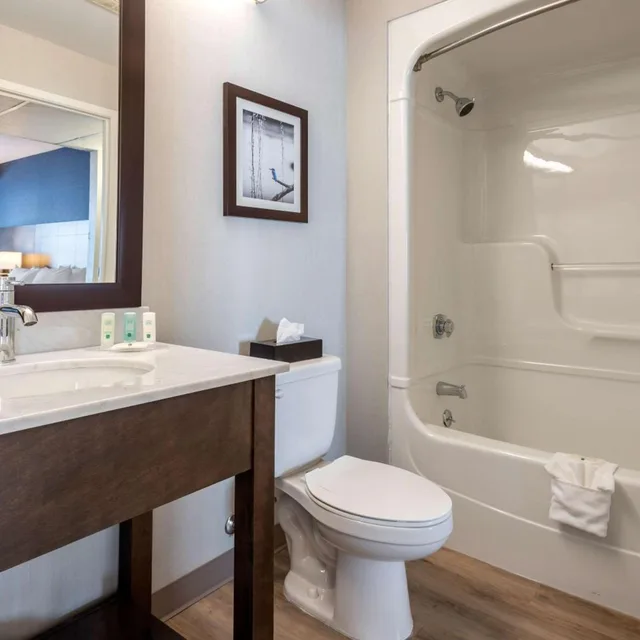 جناح بسرير كينج وسريرين كوين، Quality Suites Quebec 3/3
