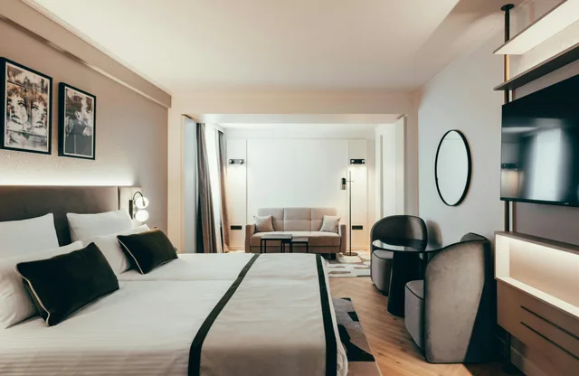 Family, Leonardo Hotel Koln 2/6