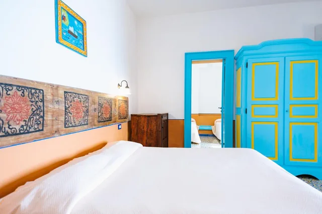 جناح، Hotel Mamma Santina 1/10