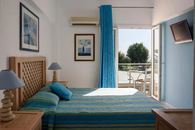 غرفة بسرير مزدوج بإطلالة على البحر بشرفة، Alesahne Beach Hotel 2/10