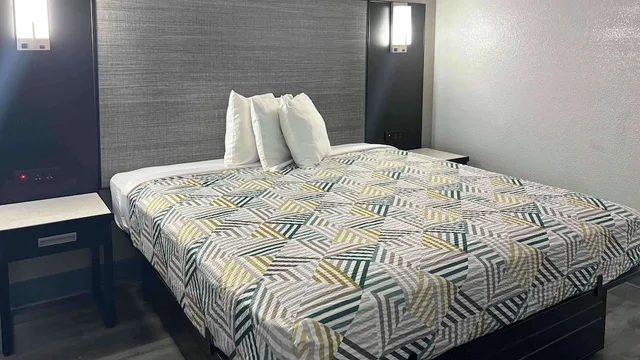 غرفة بسرير كينج للمدخنين لذوي الإعاقة، Motel6 Meridian, MS 3/5