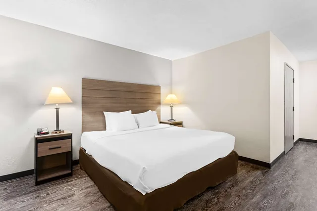غرفة بسرير كينج لذوي الإعاقة، SureStay Hotel By Best Western Albuquerque Midtown 2/4
