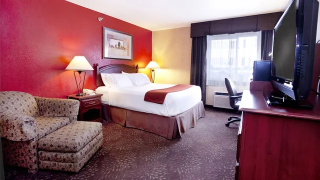 غرفة قياسية بسرير مزدوج، Holiday Inn Express Jamestown 1/2