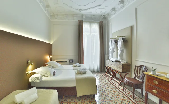 Room, Triple, 3 Beds, External Bathroom, Balcony، MIHLTON BARCELONA 3/8