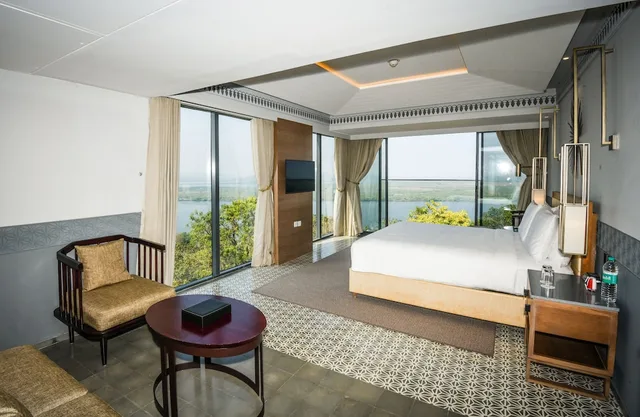 جناح بريميوم بسرير كينج بإطلالة على النهر، Doubletree By Hilton Goa Panaji 4/5