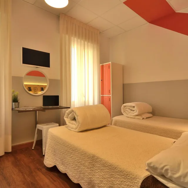 غرفة ثلاثية بحمام مشترك، Far Home Atocha 1/10