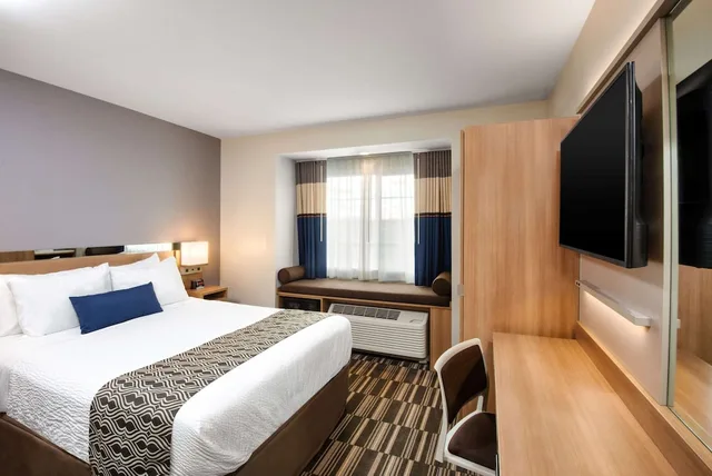 جناح استوديو بسرير كوين لذوي الإعاقة، Microtel Inn and Suites by Wyndham Farmington 1/4