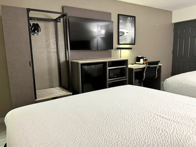 Room, 2 Queen Beds, Exterior Entrance, Ramada By Wyndham Tuscaloosa 8/10