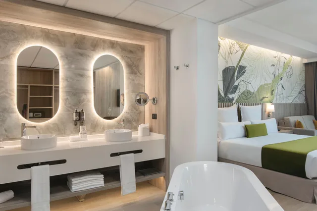 غرفة جونيور بإطلالة على المسبح، Serenade All Suites - Adults Only Resort 3/3