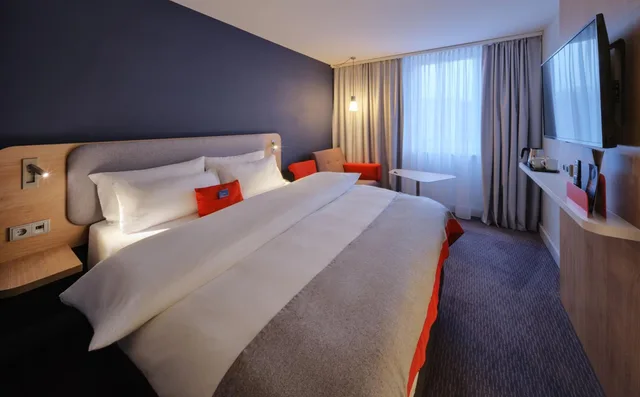 غرفة بسرير مزدوج مع أريكة، Holiday Inn Express Dusseldorf - City North 4/6
