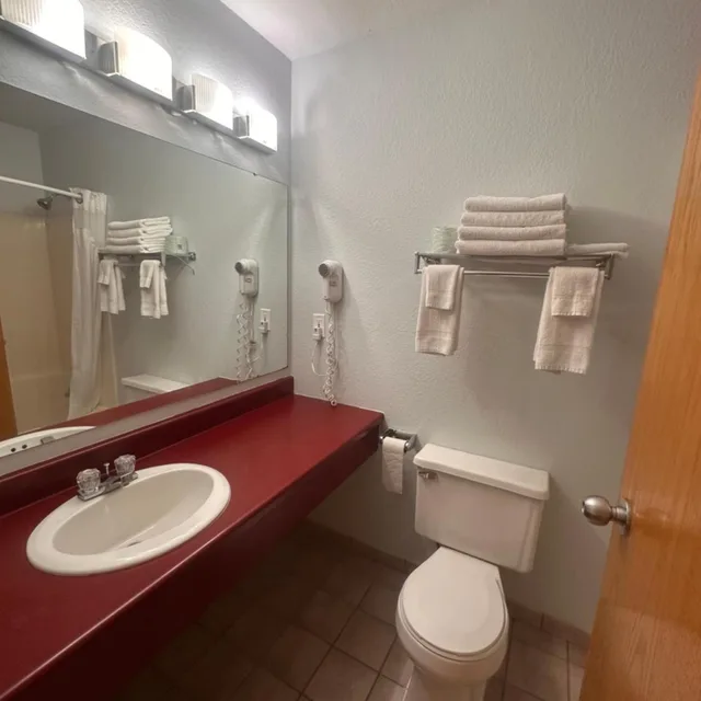 جناح بسرير كينج، Pictured Rocks Inn & Suites 10/10