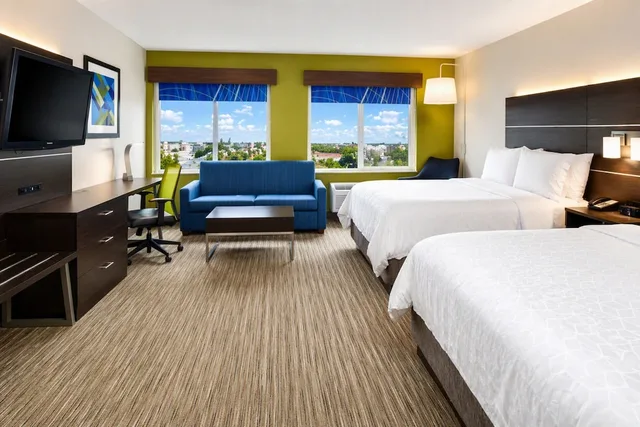 Suite, Multiple Beds، Holiday Inn Express Wixom 1/7