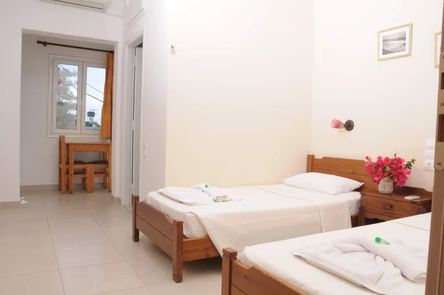 استوديو سوبيريور ثلاثي، Mastorakis Hotel 1/10