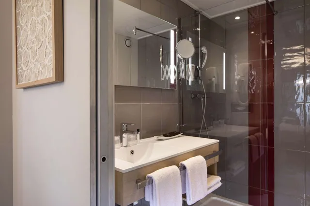 جناح جونيور بسريرين منفصلين مع أريكة، Hotel Paris Bastille 10/10