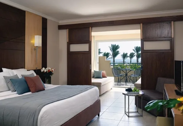 Family, Twin Beds, Coral Sea Water World Resort 2/3