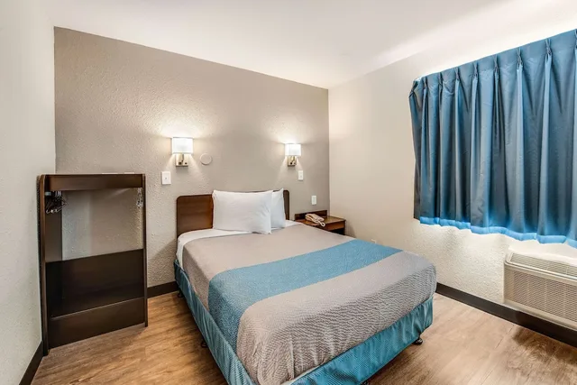غرفة ديلوكس مفردة بسرير مزدوج لذوي الإعاقة، Motel6 Fort Wayne, IN 3/10