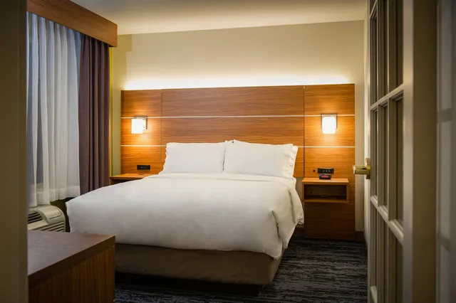 جناح تنفيذي بسرير كينج، Holiday Inn Express Hotel & Suites Wausau 1/2