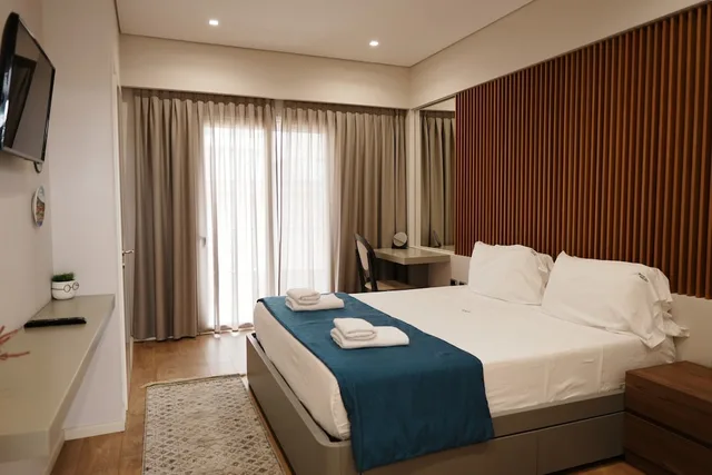 جناح سوبيريور بسرير كينج بإطلالة على البحر بشرفة مع أريكة، Blue Sky Hotel 4/10