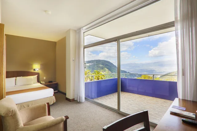 Executive, King Bed, Hotel Quito by Sercotel 3/9