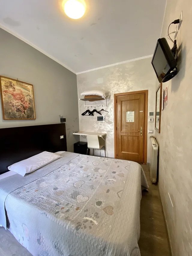 غرفة مفردة، Family House 9/17