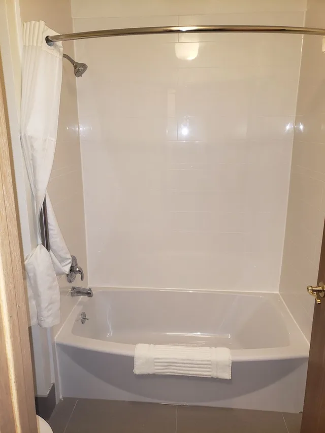 جناح بسريرين كينج، Comfort Suites Wisconsin Dells Area 7/7