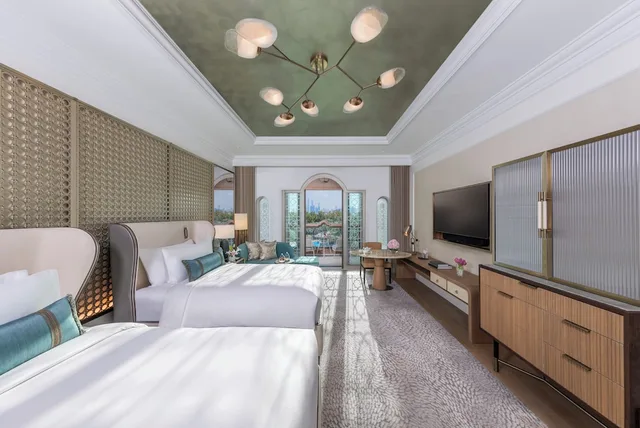 غرفة ديلوكس عائلية بسرير كينج وسريرين منفصلين بإطلالة على الحديقة، Emirates Palace Mandarin Oriental Abu Dhabi 3/6