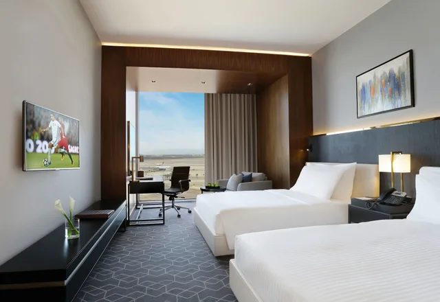 Superior Room with Two Single Beds، ميلينيوم مطار المدينة(Millennium Madinah Airport) 2/6