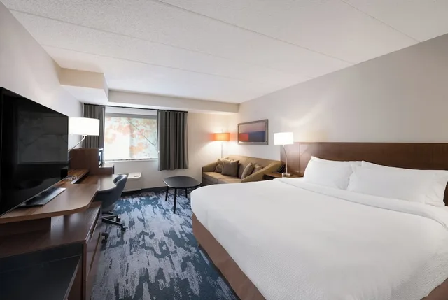 غرفة بسرير كينج مع أريكة لذوي الإعاقة، Fairfield Inn Boston Tewksbury Andover 1/5