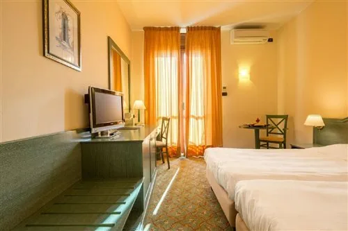 غرفة كلاسيكية بسرير مزدوج أو سريرين منفصلين، Unahotels Naxos Beach Sicilia 2/3