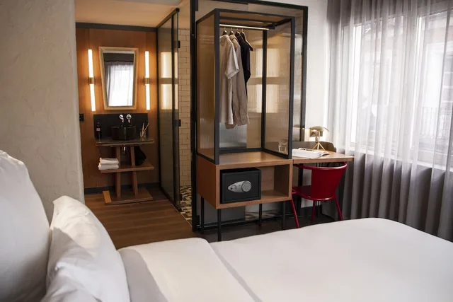 غرفة بريميوم ركنية بسرير كوين بإطلالة على المدينة، Letoh Letoh Gran Via 3/5