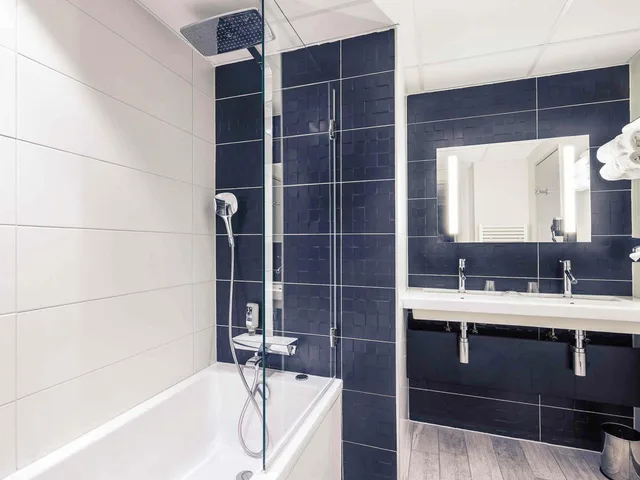 غرفة قياسية بسرير كوين، Mercure Colmar Centre Unterlinden Hotel 6/6