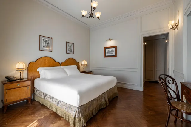 غرفة كلاسيكية بسرير مزدوج بحوض استحمام، Hotel Locarno 1/4