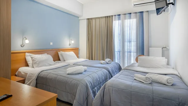 غرفة ثلاثية بسريرين منفصلين مع أريكة، Diros Hotel 4/10