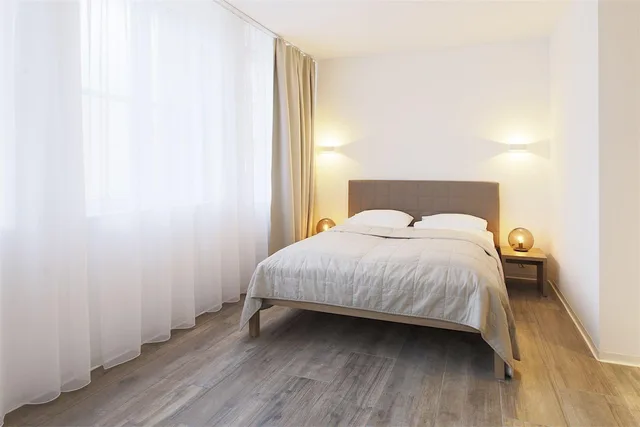Courtyard, Double Bed، Work Life Residence by Primestay 1/4