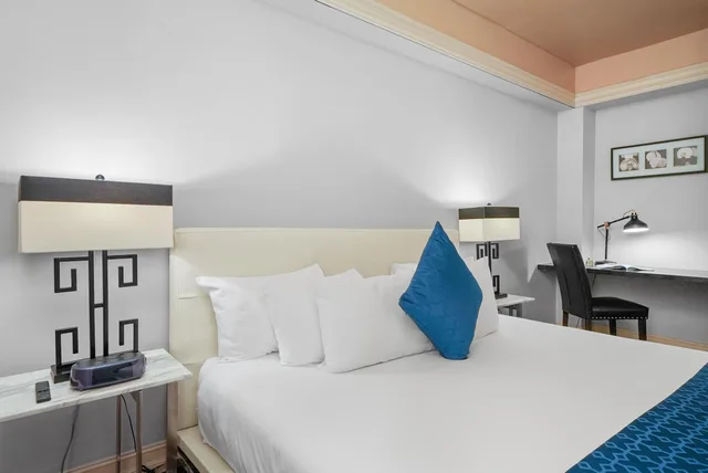 جناح ديلوكس بسرير كوين بغرفة نوم واحدة، Riviera Suites South Beach 4/6
