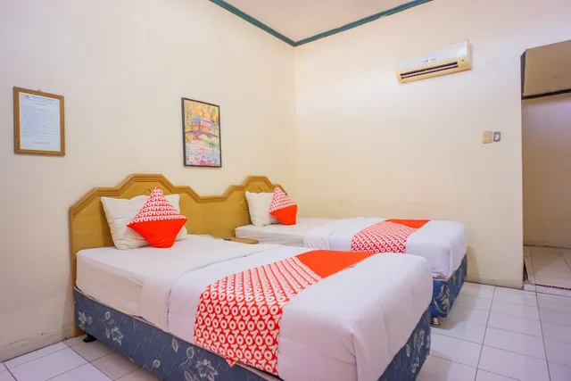 غرفة قياسية بسريرين منفصلين، OYO 1636 Wisma Kuta Karang 2/5