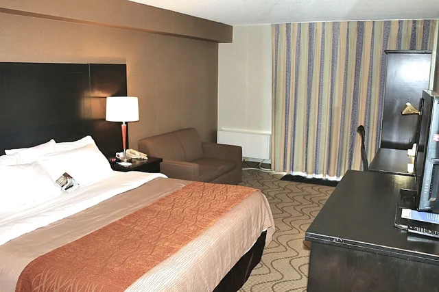 Standard, 2 Double Beds, Ground Floor, Comfort Inn North Bay 5/9