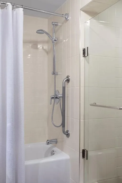 Ambassador, Suite, King Bed, Club Lounge Access، Delta Hotels Ottawa City Centre 3/3