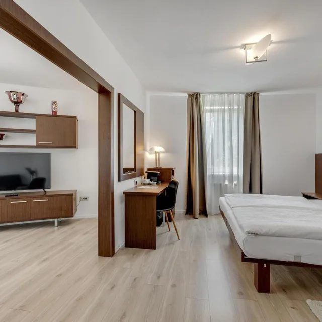 جناح، Antares Hotel 4/10